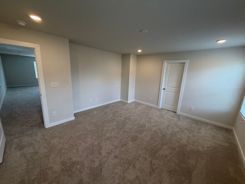 Building Photo - Room in Single Family Home on Switchgrass Ct