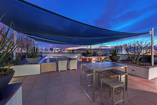 Building Photo - 150 Las Vegas Blvd N