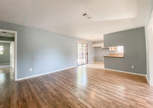 Building Photo - 12911 Scott St