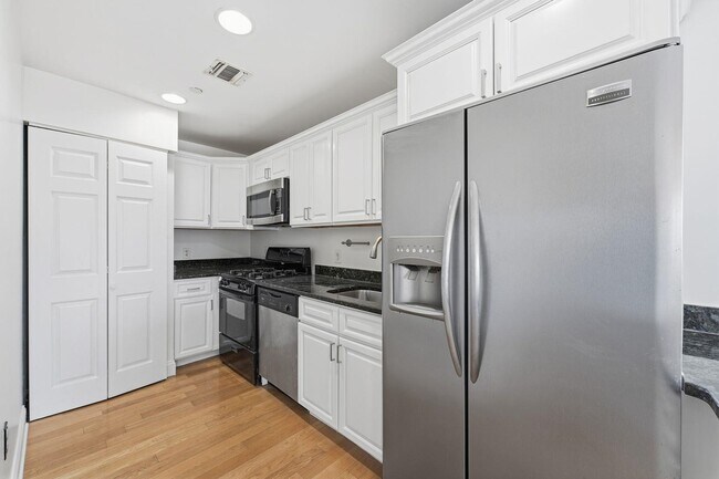 Building Photo - 5509 Madison St