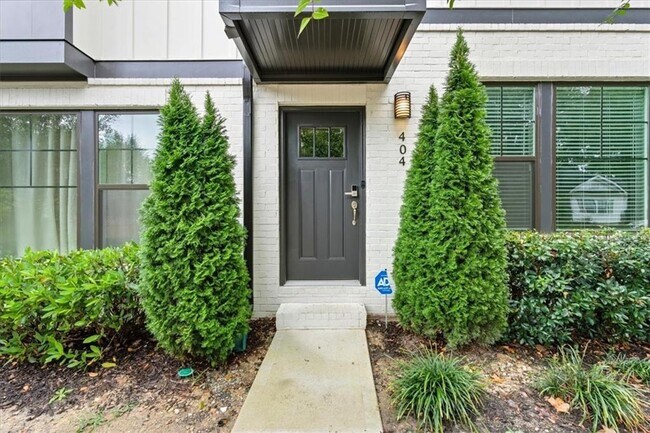 Building Photo - 2030 Main St NW