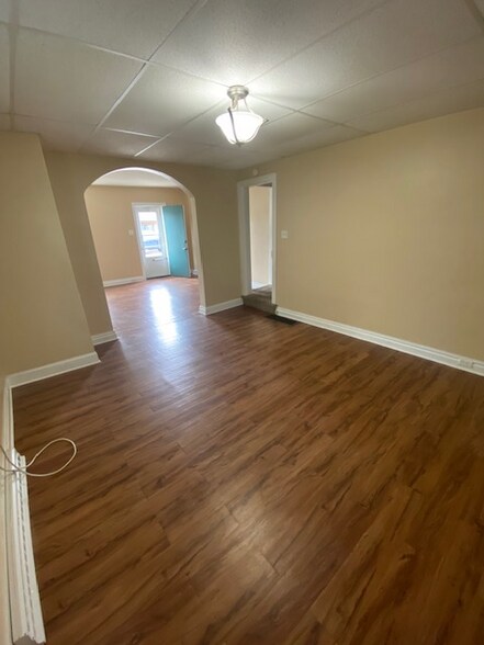 Building Photo - 348 Maple Ave
