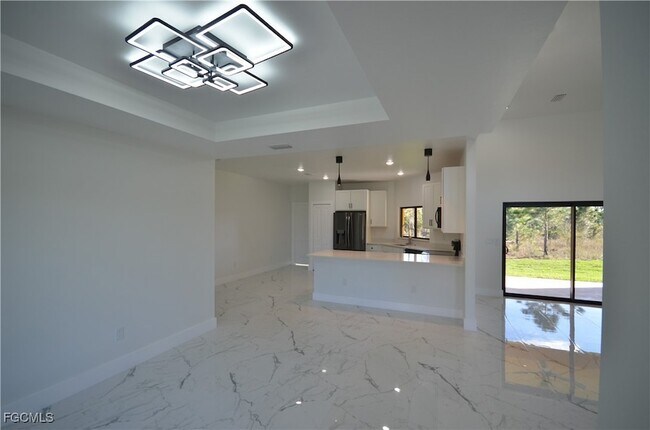 Building Photo - 1242 Hathor St E