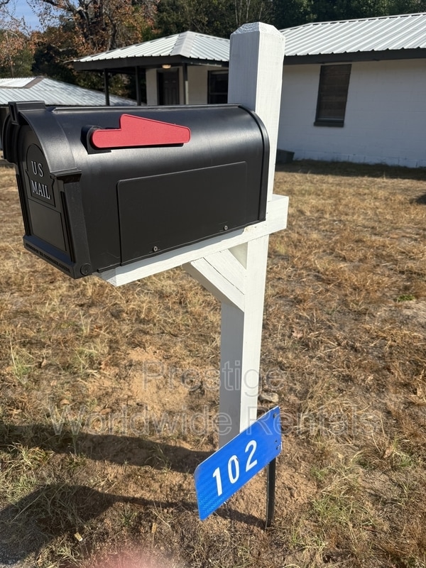 Building Photo - 102 Moore St