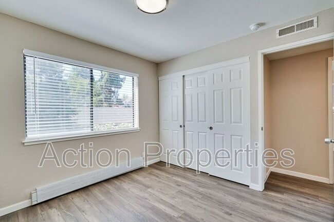 Building Photo - 297 Stonegate Cir