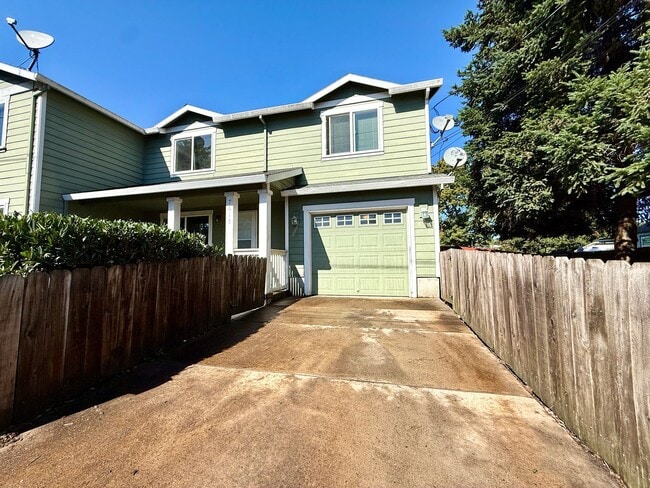 Building Photo - **$500 OFF THE FIRST MONTH'S RENT** Spacio...