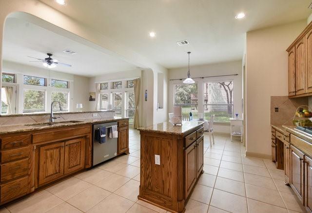 Building Photo - 9900 Tree Bend Cove