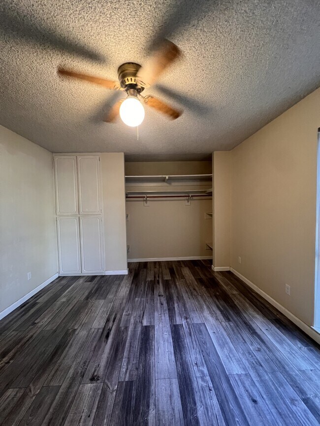 Building Photo - 302 Pleasant St