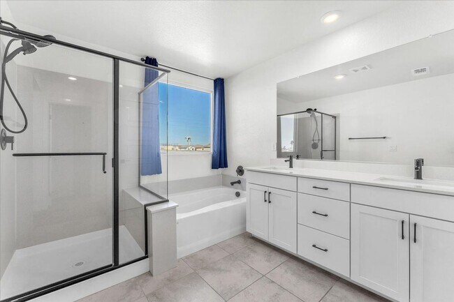 Building Photo - Gorgeous Five Bedroom in the SW! Solar panels!