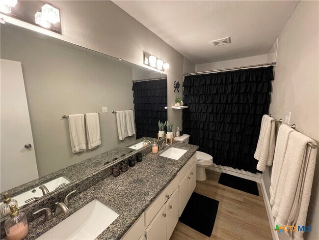 Building Photo - 127 Sioux Cir