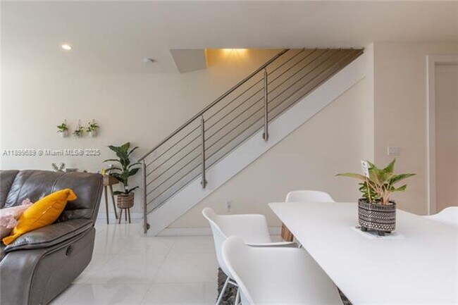 Building Photo - 10245 NW 63rd Terrace