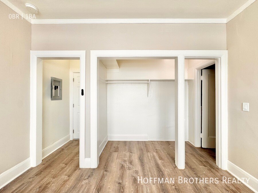 Building Photo - 1802 N La Brea Ave