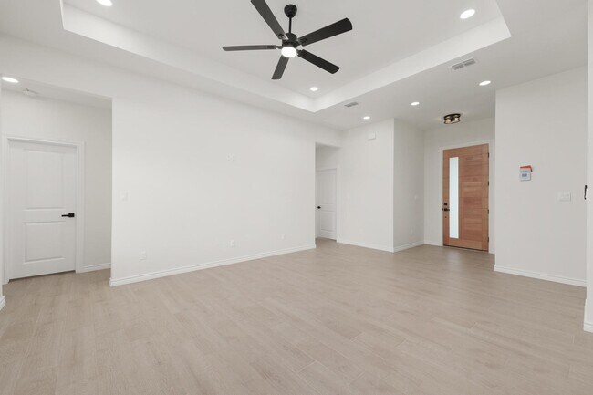 Building Photo - 204 Faith Dr