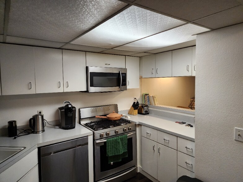 Building Photo - 11630 Chenault St