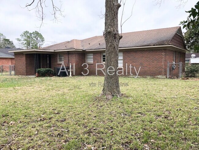 Building Photo - 3719 Bridlewood Dr