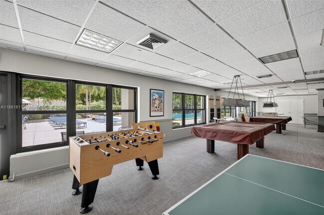 Building Photo - 3200 Port Royale Dr N