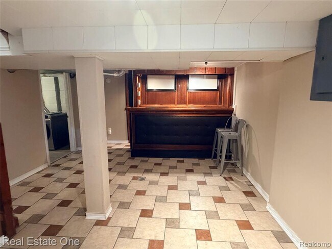 Building Photo - 1436 Leroy St