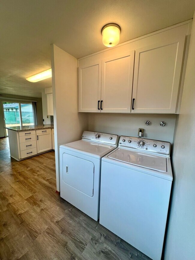 Building Photo - Updated 3BD w/ Outbuildings & Shop - Water included