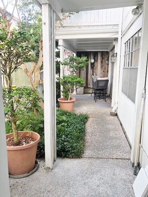 Building Photo - 2701 Bellefontaine