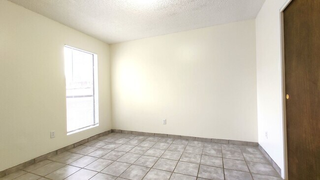 Building Photo - 7510 Pennsylvania Ln NE
