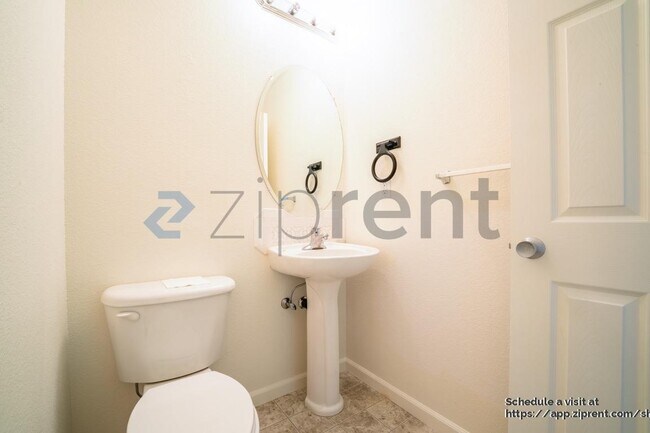 Building Photo - 100 Canterbury Ct