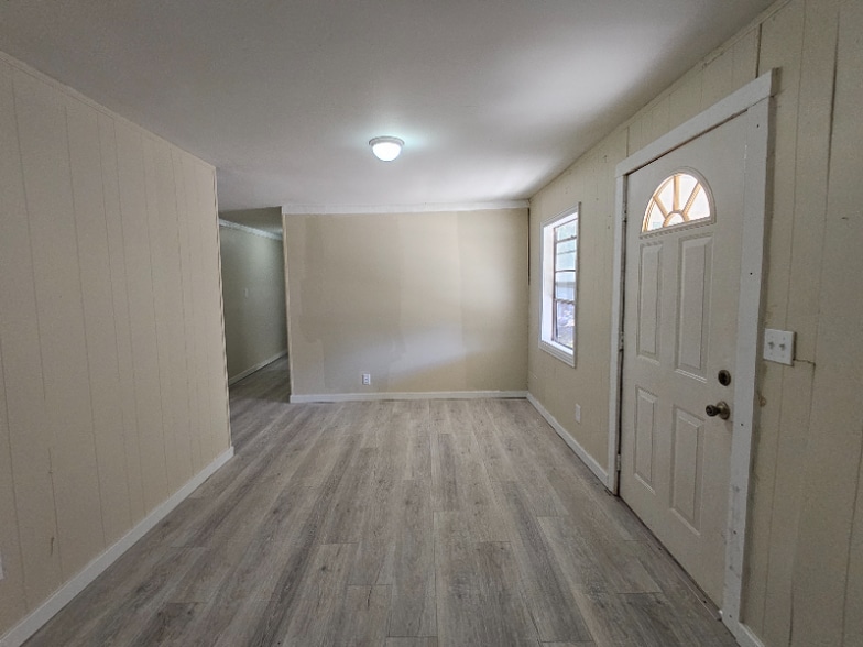 Building Photo - 613 Marlin St