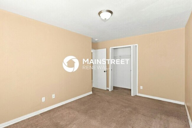 Building Photo - 3 Bedroom Pet-Friendly Home in Grand Prairie, TX with Main Street Renewal