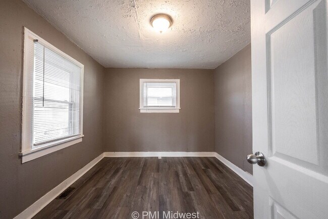 Building Photo - 1521 N Tacoma Ave