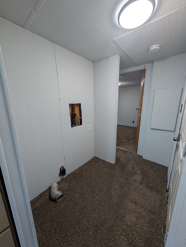 Building Photo - 2 Bedroom 1 Bath Manufactured Home in Burr...