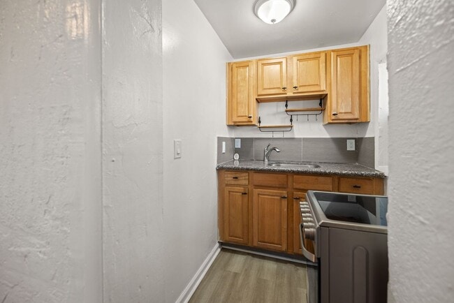 Building Photo - Spacious 1 Bed / 1 Bath Apartment Near Downtown Miami