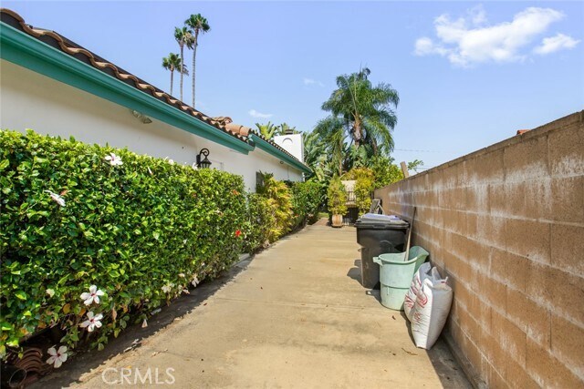 Building Photo - 1746 N Vallejo Way