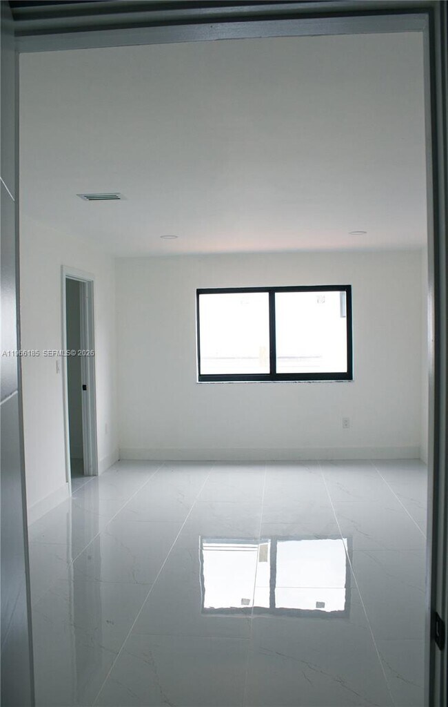 Building Photo - 10433 SW 118th Ct