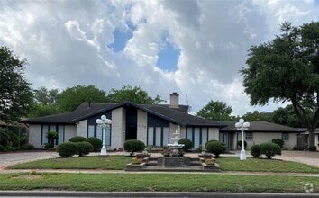 Building Photo - 8107 S Braeswood Blvd