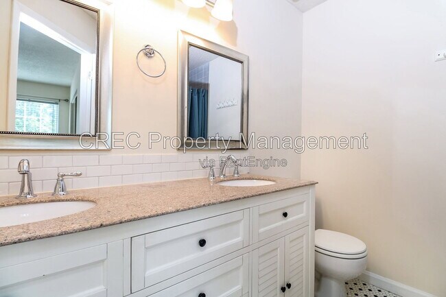 Building Photo - 2065 Emerald Terrace