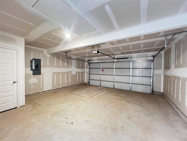 Building Photo - 3433 Little Creek Dr