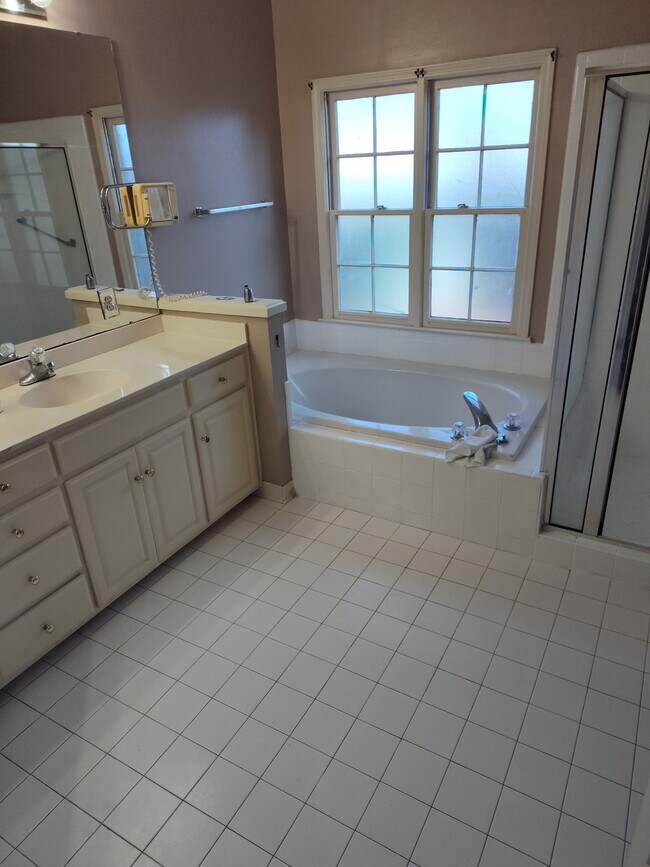 Building Photo - 3509 Heatherbrooke Ct