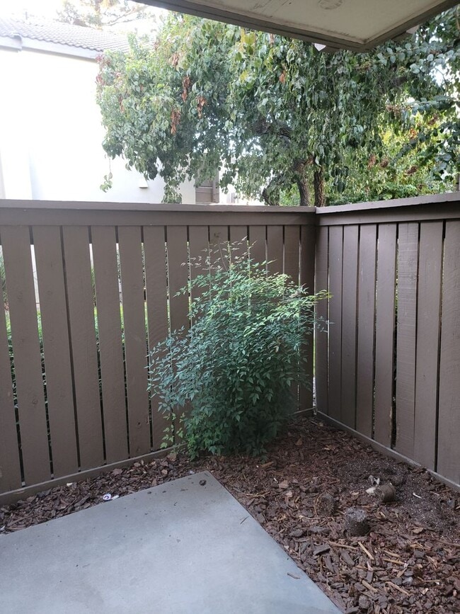 Building Photo - Condo in the most desired gated community ...