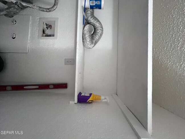 Building Photo - 4904 Winthrop Dr