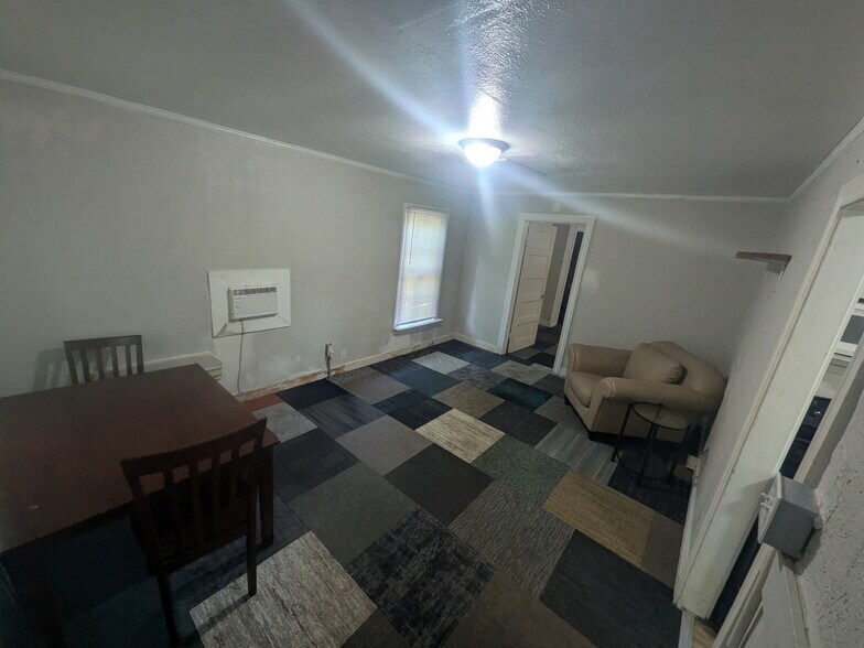 Building Photo - 2341 Ashley St