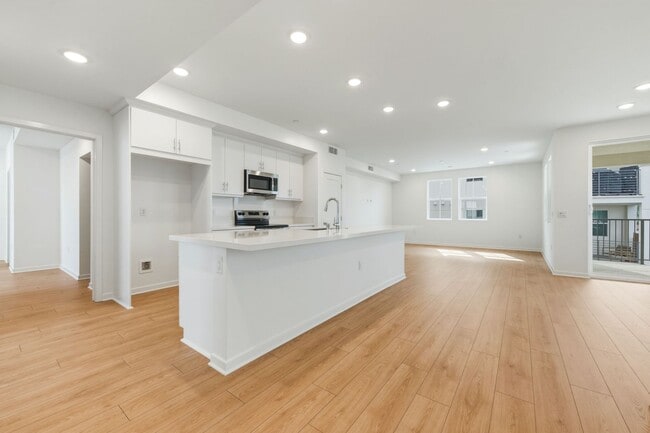 Building Photo - BRAND NEW 3 BEDROOM 2 BATH CONDO IN COVINA!
