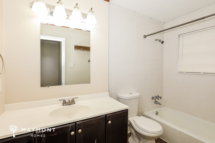 Building Photo - 1684 Regency Pl