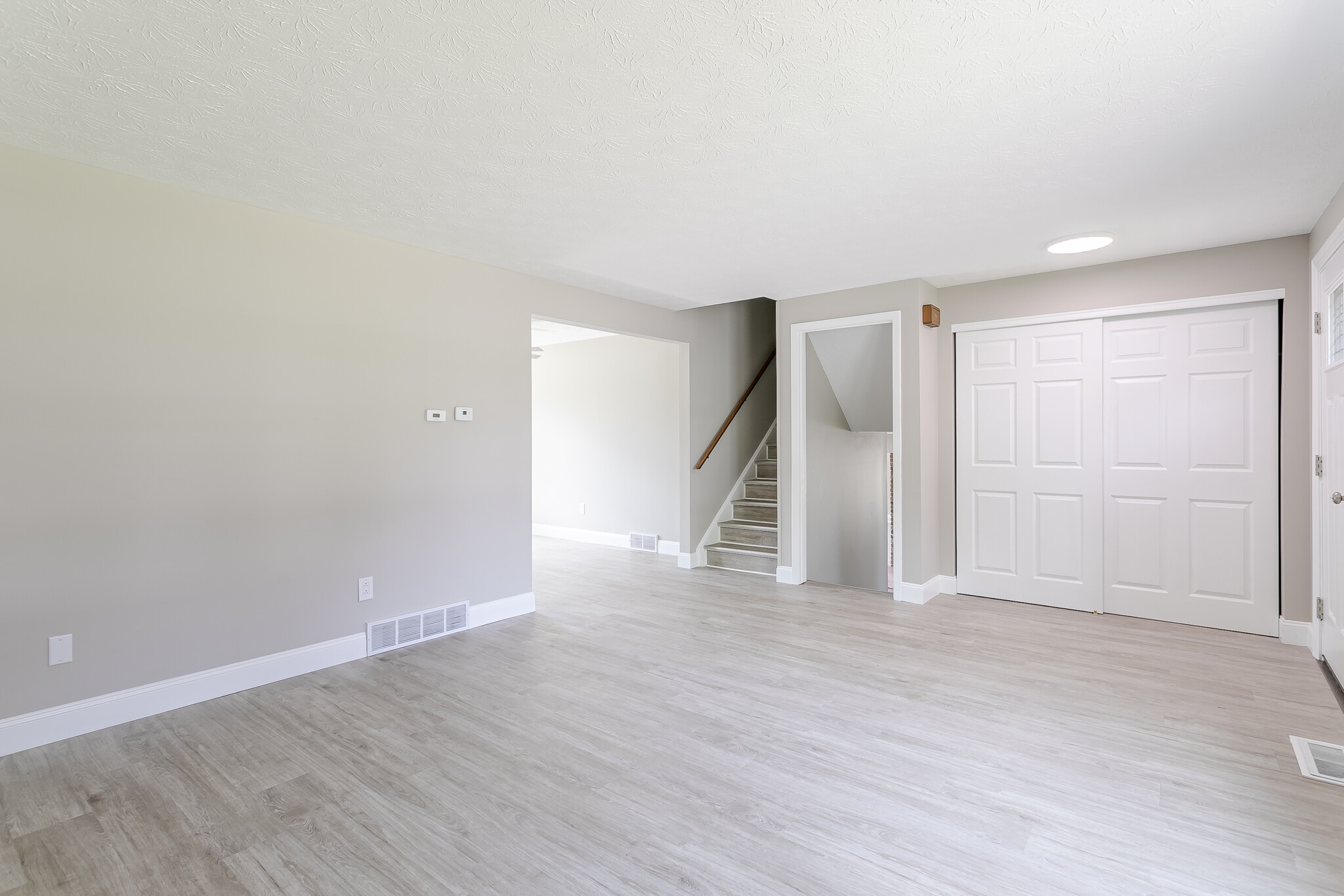 Building Photo - 1736 Elmwood Cir
