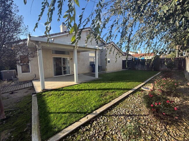 Building Photo - Spacious 4-Bedroom Corner Home MOVE IN SPECIAL