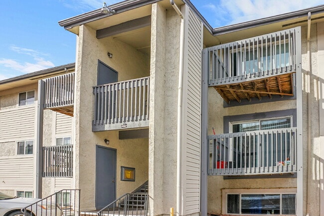 Building Photo - $1,320.95- 2 Bed, 1 Bath Apartment in Co Springs with Pool and Clubhouse Access!