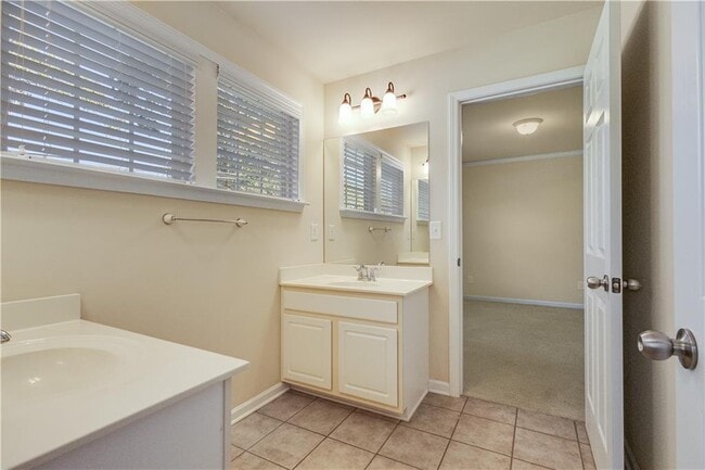 Building Photo - 1234 King Springs Ct SE