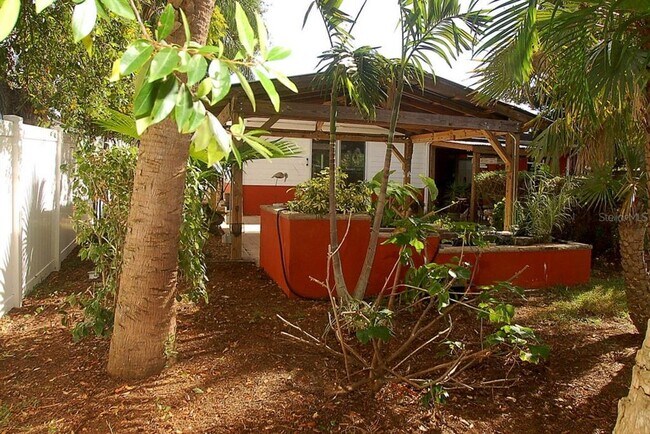 Building Photo - 468 Limewood Ave