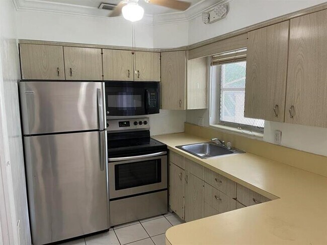 Building Photo - 2838 Madison St