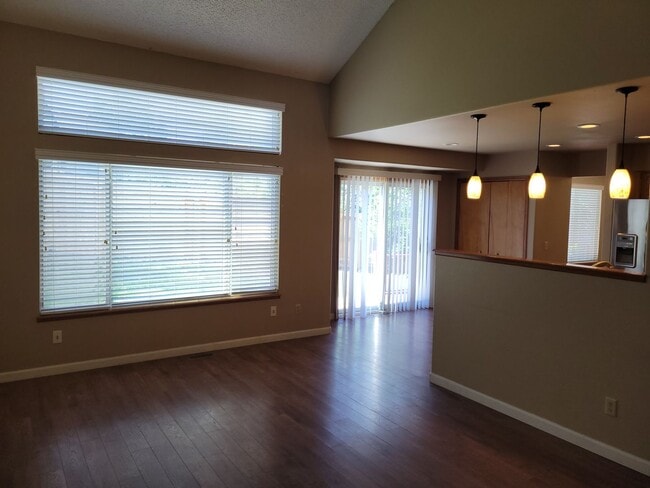 Building Photo - 305 Holbrook St