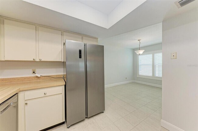 Building Photo - 2927 W Gandy Blvd