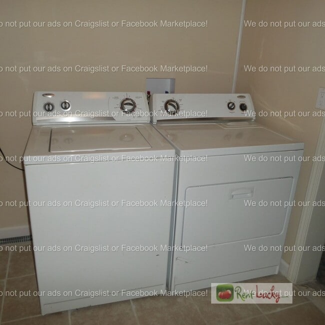 Building Photo - Cool & HUGE 5-Bedroom Home in Des Moines with Large Detached Shop/Garage!!